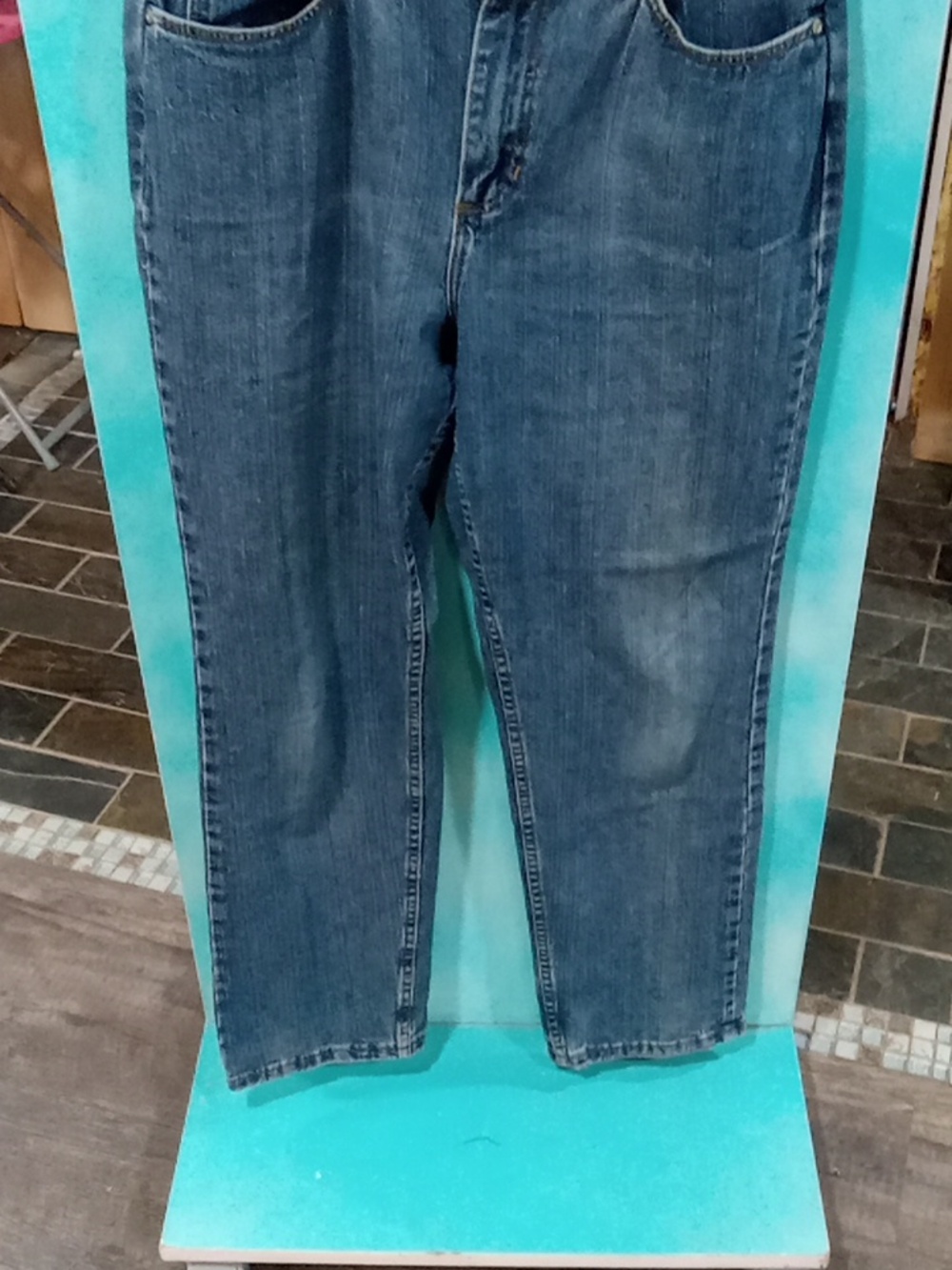 (76)  Faded Glory Stone Washed Jeans